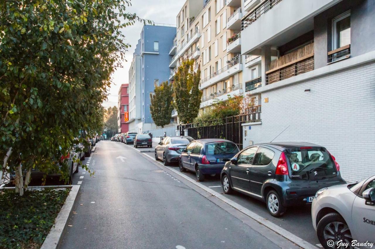 Chic Apart With Bar In Paris Saint-Denis-en-Margeride Exterior foto
