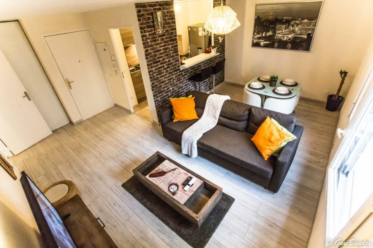 Chic Apart With Bar In Paris Saint-Denis-en-Margeride Exterior foto