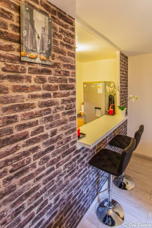 Chic Apart With Bar In Paris Saint-Denis-en-Margeride Exterior foto