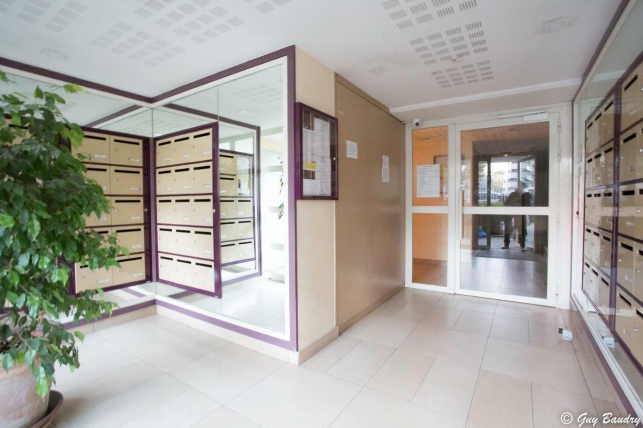 Chic Apart With Bar In Paris Saint-Denis-en-Margeride Exterior foto