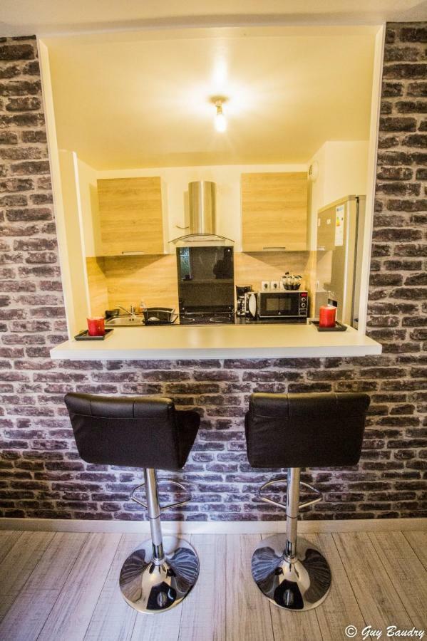 Chic Apart With Bar In Paris Saint-Denis-en-Margeride Exterior foto